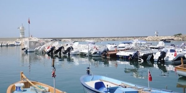 Güzelce Limanı metruk teknelerden temizlendi