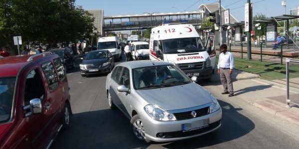 Hasta taşıyan ambulans zincirleme kazaya karıştı