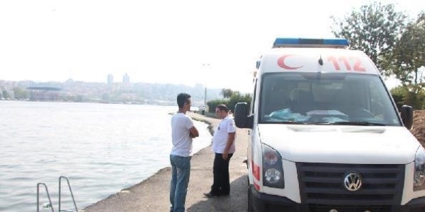 Serinlemek için girdiği Haliç'te boğuldu