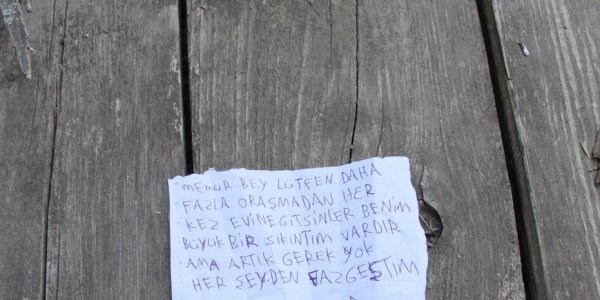Baz istasyonuna ��kan adam