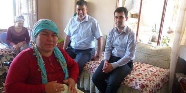 Karaisalı kaymakamı bir aileyi daha sevindirdi
