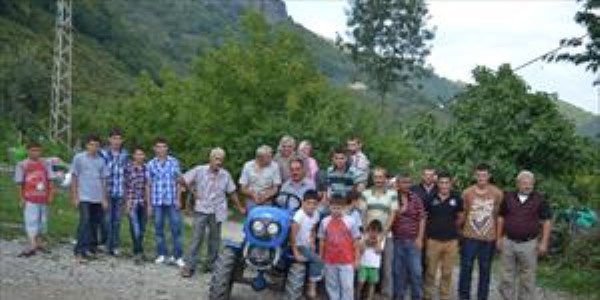 Mahallelilerden yol tepkisi: Yol yoksa oy da yok