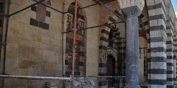 Karatarla Camii onarlmay bekliyor