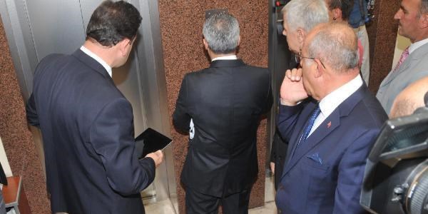 Bursa'nn yeni valisine asansr srprizi