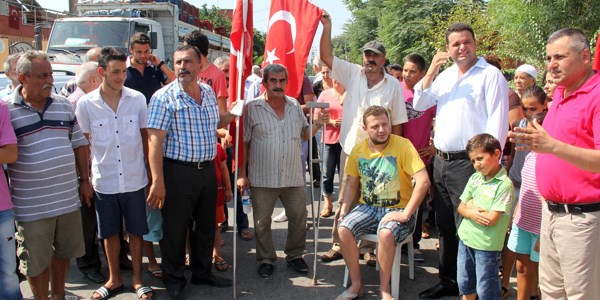 Kazada sakat kalan üniversite öğrencisi yol kapattı