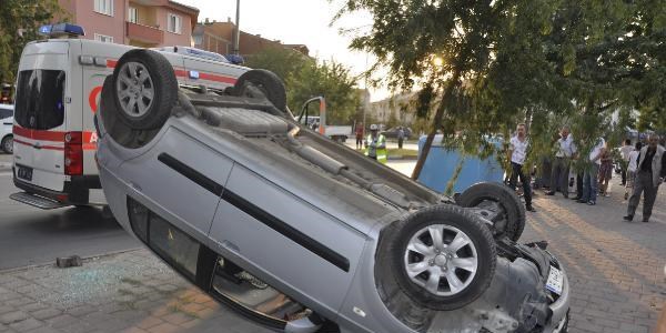 Takla atan otomobilden yara almadan ��kt�lar