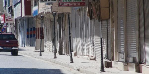 15 Austos nedeniyle Cizre'de kepenkler kapal