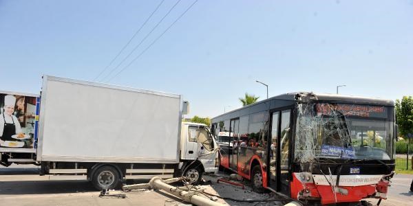 Antalya'da zincirleme kaza: 4 yaral�