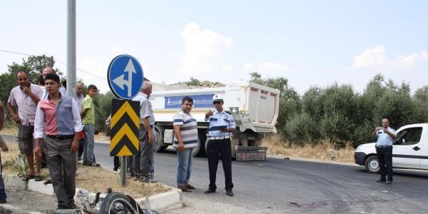 Kamyona �arpan motosikletli a��r yaraland�