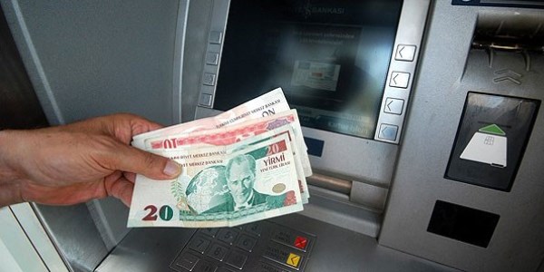 Ter�r �rg�t� bahanesiyle 22 bin liras�n� doland�rd�lar