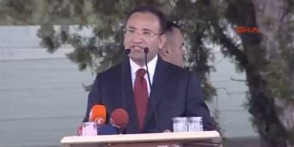 Bozdağ'a yumruklu saldırı