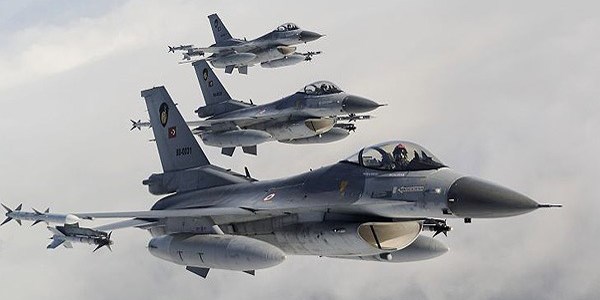 Savaş uçakları Suriye sınırında