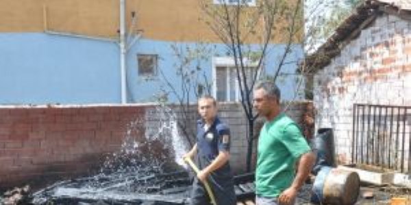 Patlayan �akmak evi yak�yordu