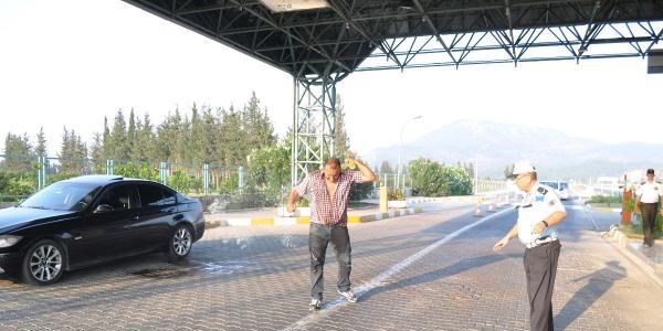 Kafe işletmecisi kendini yakmak istedi