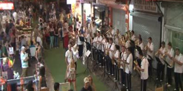 Bando festivali coşkuyla sürüyor