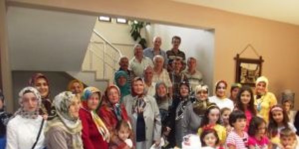 Doğum günlerini birlikte kutladılar