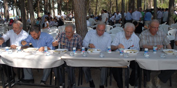 İmam Hatip Lisesi mezunları pilav gününde buluştu