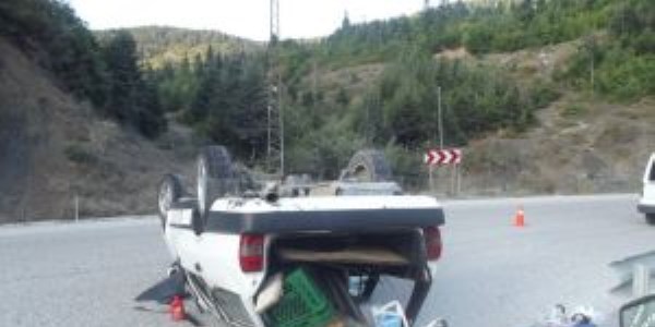 Mıcıra kapılan otomobil takla attı: 3 yaralı