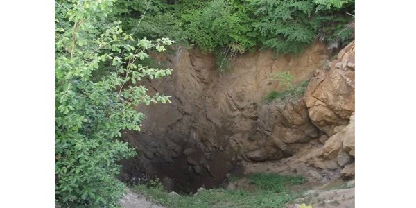 Ormanda bulunan çukur vatandaşları tedirgin ediyor