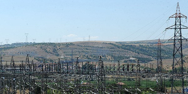 Enerji nakil hatları baz istasyonlarından tehlikeli