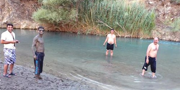 Hezil Çayı,Şırnaklı piknikçilerin merkezi oldu