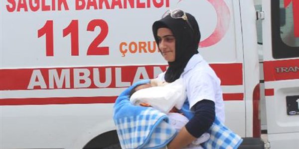 Düğün konvoyuna yol verirken şarampole yuvarlandı