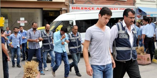 �nternetteki yorum kavgas� cinayet ��phelileri adliyeye sevk edildi