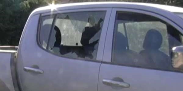 Resmi araca �arapnel isabet etti