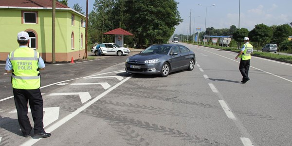 Polis, yorgun sürücüleri dinlendiriyor
