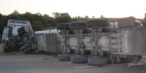 LPG yüklü tanker devrildi
