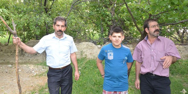Şehre inen aç kurtlar 3 kişiye saldırdı