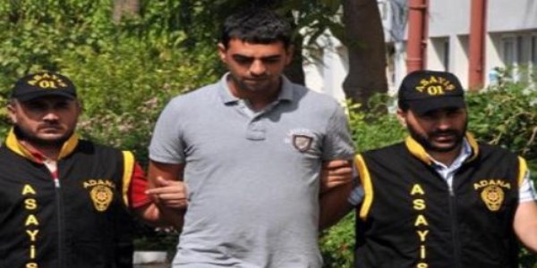 Yolda yürüyenlerin elindeki cep telefonlarını kapkaç yaptı
