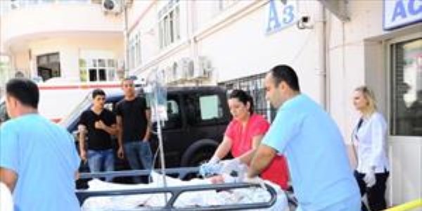Üzerine televizyon düşen çocuk ağır yaralandı