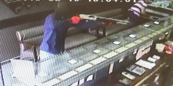 Pompal� t�fekli kuyumcu soygunu kamerada