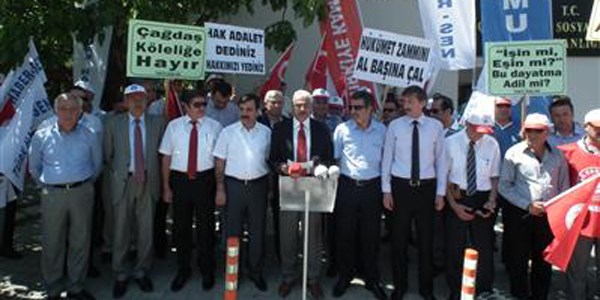 Türk Haber-Sen'den Bakanlık önünde eylem