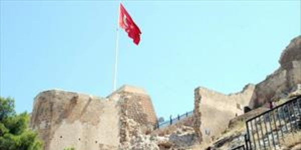 Bin 200 yıllık kalede çalışmalar devam ediyor
