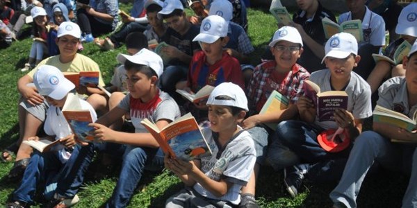 Bin öğrenci aynı anda kitap okudu