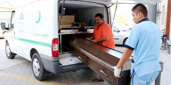 Stajyer avukat otel odasında ölü bulundu