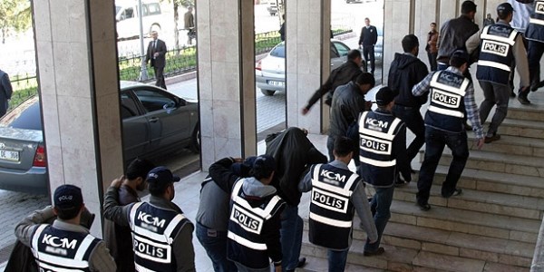 Terör örgütüne yönelik operasyonda 24 kişi adliyede