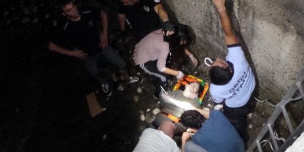 3 metre yükseklikten denize düştü