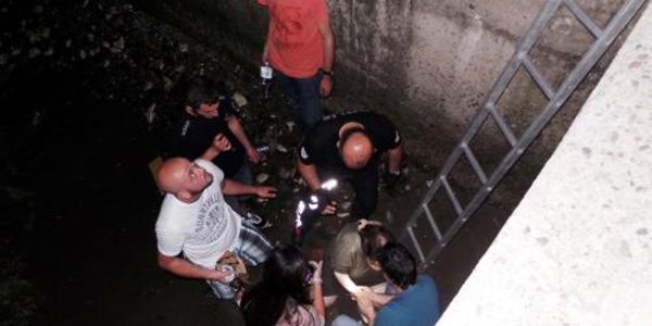Denize düşen kadını kurtarmak için seferber oldular