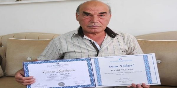 62 yaşında üniversiteden mezun oldu