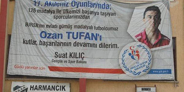 Bakandan gen� sporcuya pankart s�rprizi