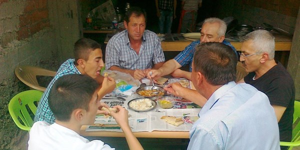 Düğünde, kız evinden tüm köye yemek daveti