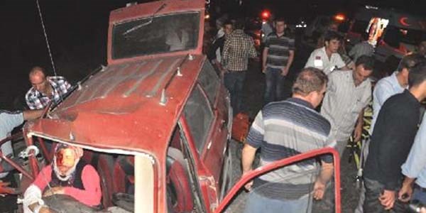 Otomobille kamyon çarpıştı: 5 yaralı
