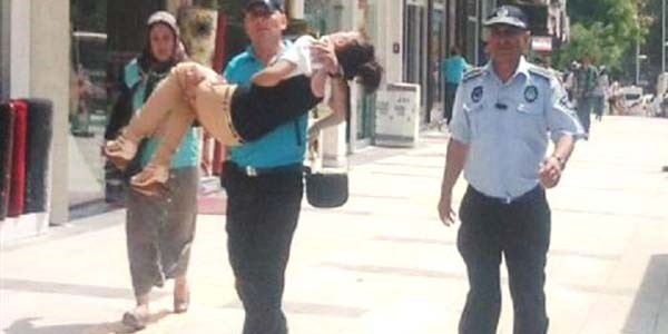 Bayılan genç kızın imdadına zabıta yetişti