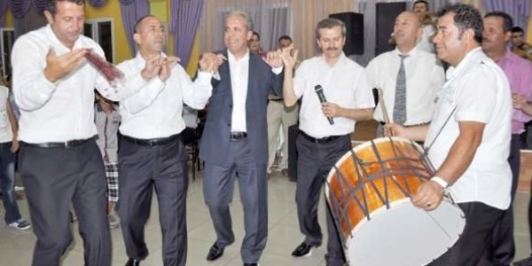 AK Partili vekili hiç böyle görmediniz/Video