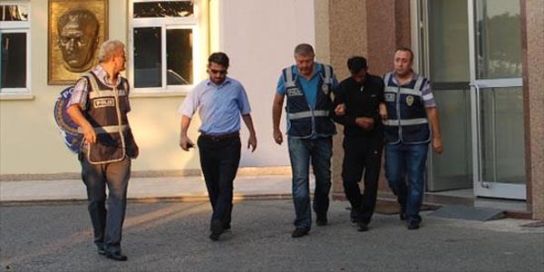 Kad�n memuru �ld�ren zanl�lar yakaland�