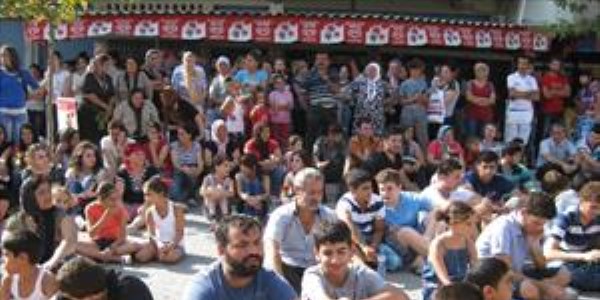 Kazaları oturma eylemiyle protesto ettiler