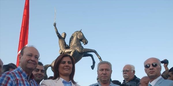 Aydın'da Sultan Alparslan anıt heykeli açıldı
